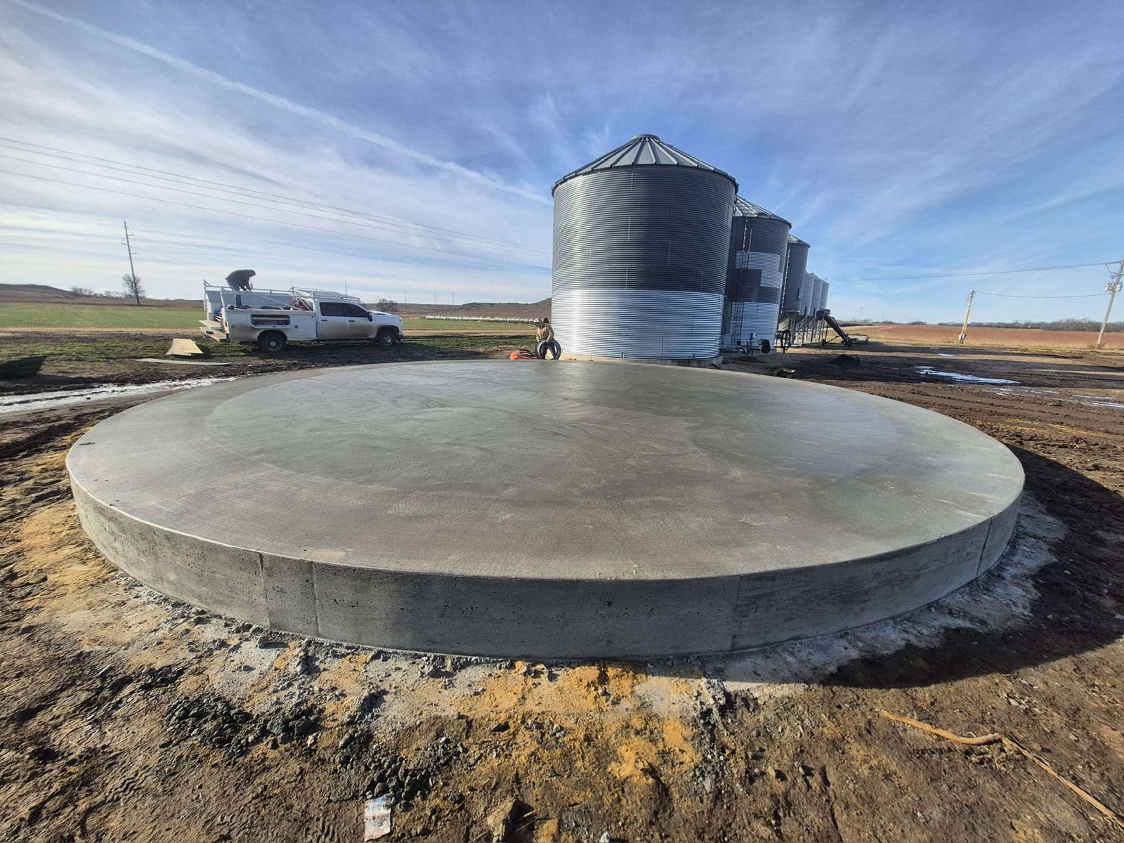 Round concrete grain bin foundation